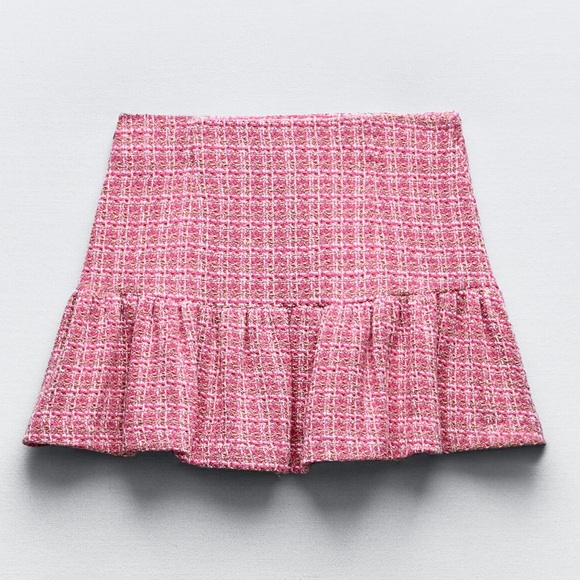 ZARA BLOGGER FAVORITE RUFFLED HEM TEXTURED SKORT - Picture 9 of 16